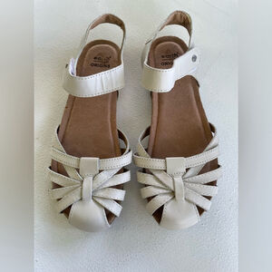 Earth Origins Cream Strappy Sandals